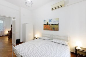 2 chambres, fer et planche à repasser, Wi-Fi gratuit, draps fournis
