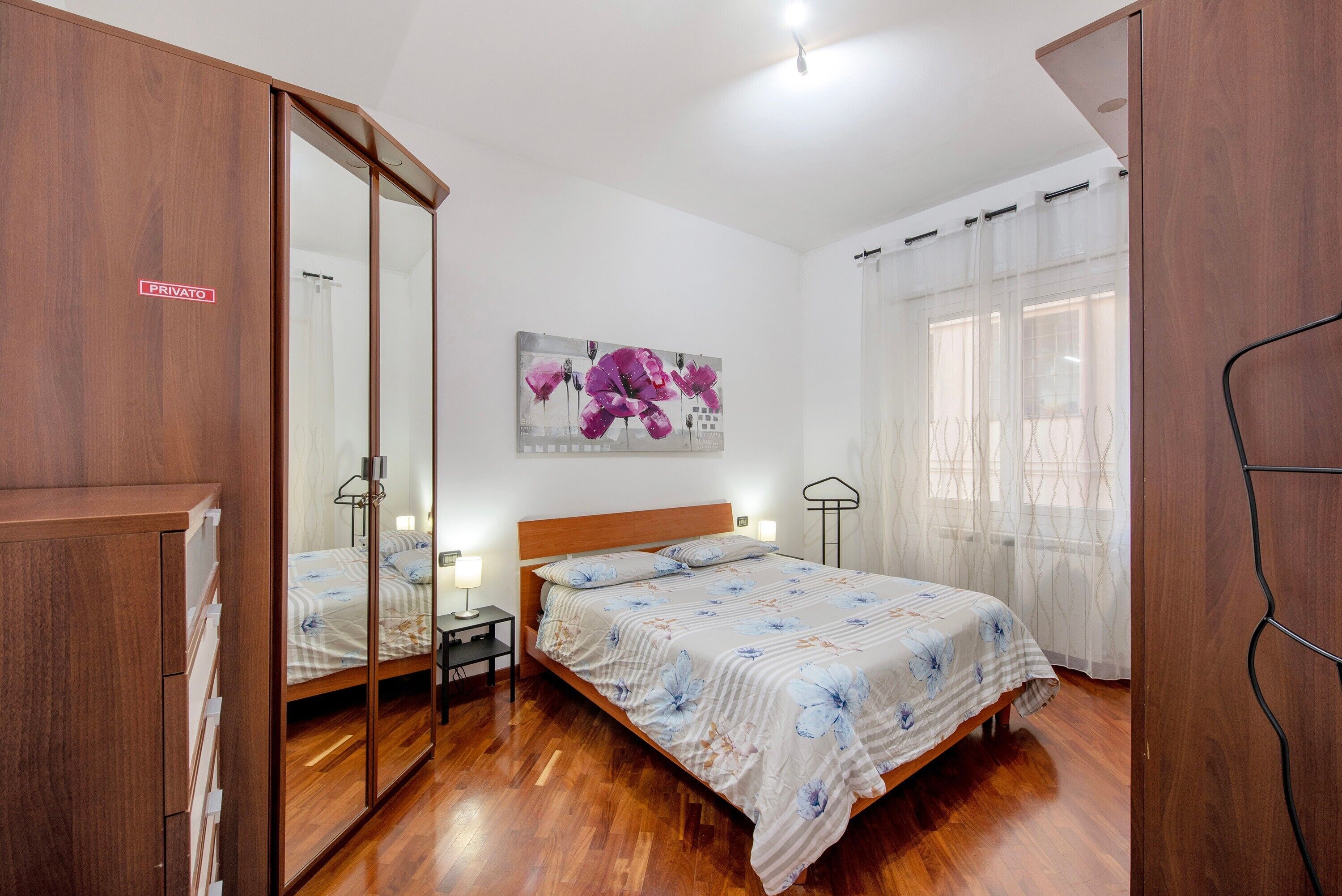 1 habitación, tabla de planchar con plancha, wifi gratis y ropa de cama 