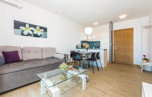 Smart TV - Nice apartment in Rogoznica with sauna (Rogoznica)