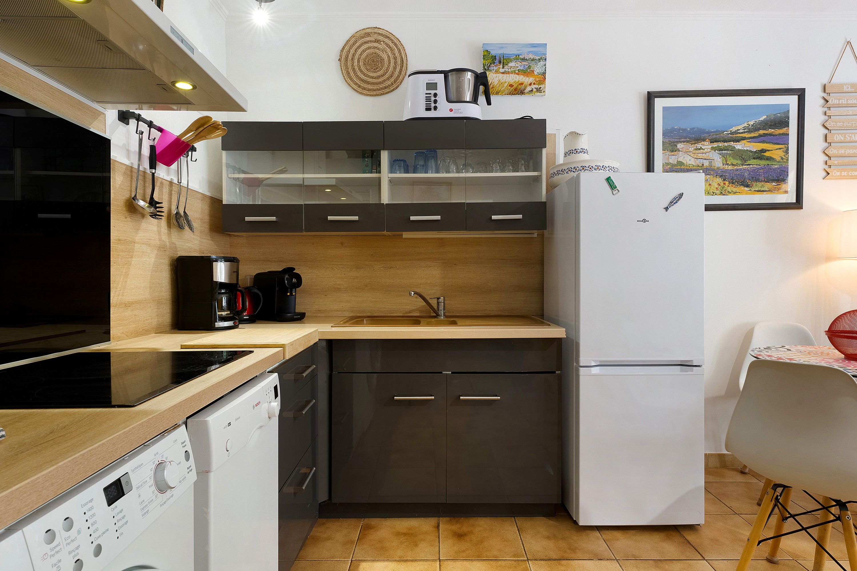 Coffee/tea maker, fridge, microwave, oven