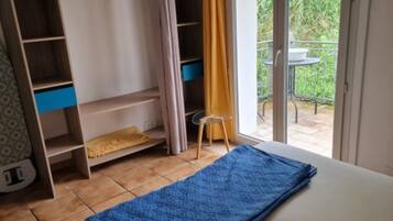 1 bedroom, iron/ironing board, free WiFi, bed sheets