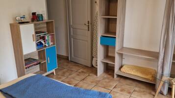 1 bedroom, iron/ironing board, free WiFi, bed sheets