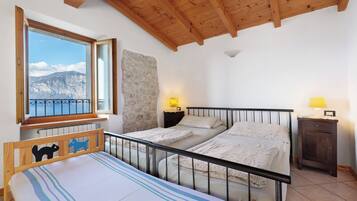 3 bedrooms, bed sheets