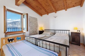 3 bedrooms, bed sheets