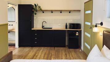 1 bedroom, desk, iron/ironing board, WiFi