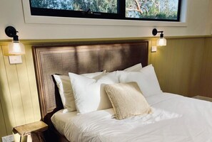 1 bedroom, desk, iron/ironing board, free WiFi - Costal Farmhouse Cabin Two (Sunderland Bay)