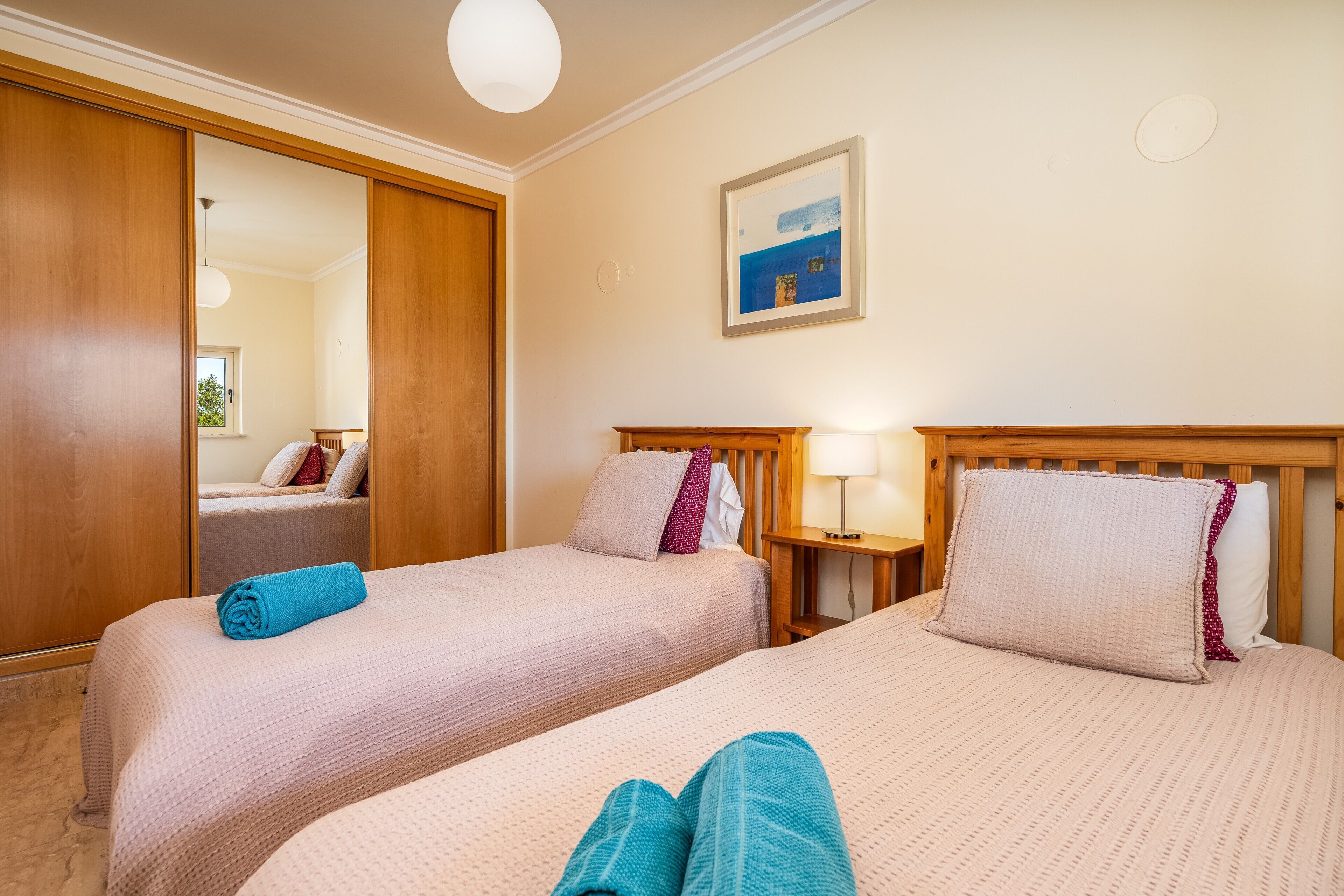 2 habitaciones, tabla de planchar con plancha y wifi gratis 