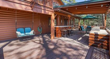 Log cabin loaded with amenities and king beds