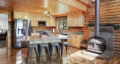 Old Tree Cabin in Pine