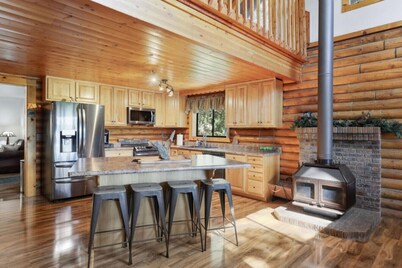 Old Tree Cabin in Pine