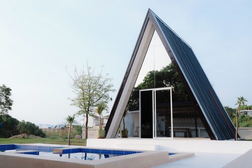 On (the) Coast Caltagan - Unique Beach Resort with Swimming Pool