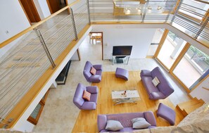 Smart-TV, fotballspill og bordtennis