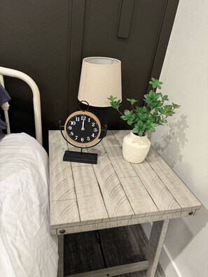 Bügeleisen/Bügelbrett, Reisekinderbett, kostenloses WLAN, Bettwäsche