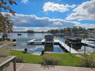 All-Sports Lakefront, Pier/Slip, Kayaks, 3Bd/2.5Ba, Sleeps 10