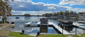 All-Sports Lakefront, Pier/Slip, Kayaks, 3Bd/2.5Ba, Sleeps 10