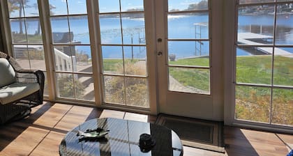 All-Sports Lakefront, Pier/Slip, Kayaks, 3Bd/2.5Ba, Sleeps 10