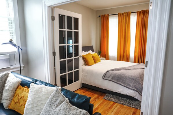 2 室のベッドルーム、アイロン / アイロン台、WiFi、ベッドシーツ