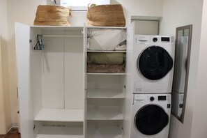 Interior - Cozy studio with WiFi and wash/dryer in unit in fantastic Phoenix Near GCU (Phoenix)