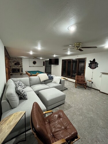 Spacious 4 Bedroom. Available for the week of the NFL Draft  2025