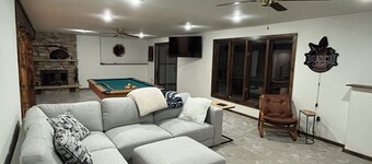 Spacious 4 Bedroom. Available for the week of the NFL Draft  2025