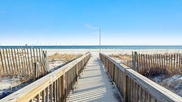 På stranden