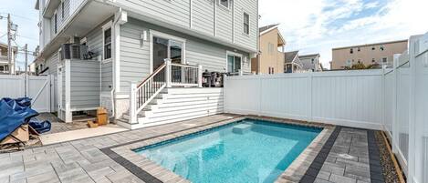 حمّام سباحة مُدفَّأ