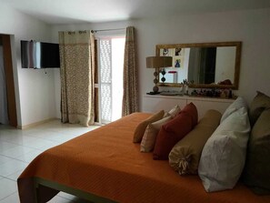 3 chambres, fer et planche à repasser, Wi-Fi, draps fournis