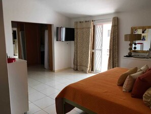 3 bedrooms, iron/ironing board, WiFi, bed sheets - 3MMM Space (Praia)