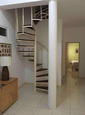 3 chambres, fer et planche à repasser, Wi-Fi, draps fournis