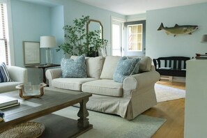 Smart-TV, DVD-spiller, fotballspill og bordtennis