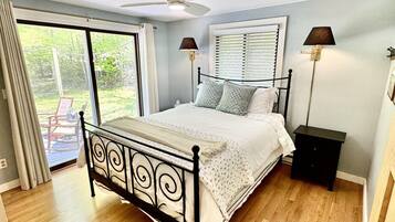 3 slaapkamers, een strijkplank/strijkijzer, gratis wifi, beddengoed