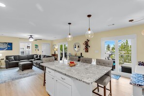 Interior - Good Times & Tan Lines - 3 Bedroom Beautiful Pool Home with boating access (Ramrod Key)