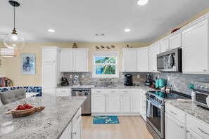 冰箱、微波炉、烤箱、炉灶