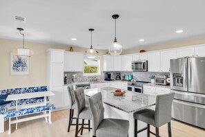 冰箱、微波炉、烤箱、炉灶