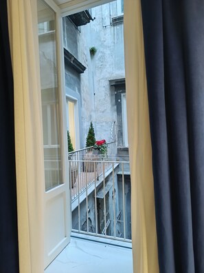 Leilighet – deluxe, balkong, bakgårdsutsikt | Utsikt fra rommet