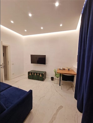Deluxe Apartment, Balcony, Courtyard View