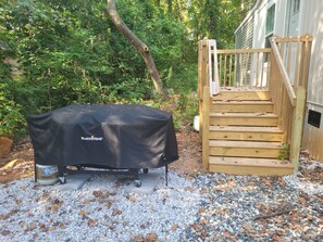 Property grounds - Lake view charming 2-bedroom house with WiFi in Martin.  (Martin)