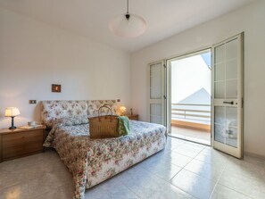 2 bedrooms, iron/ironing board