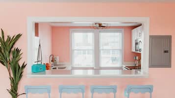 Coffee/tea maker, fridge, microwave, oven