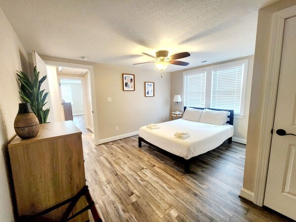 2 dormitorios, escritorio, wifi gratis y ropa de cama