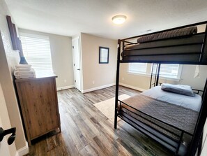 2 dormitorios, escritorio, wifi gratis y ropa de cama