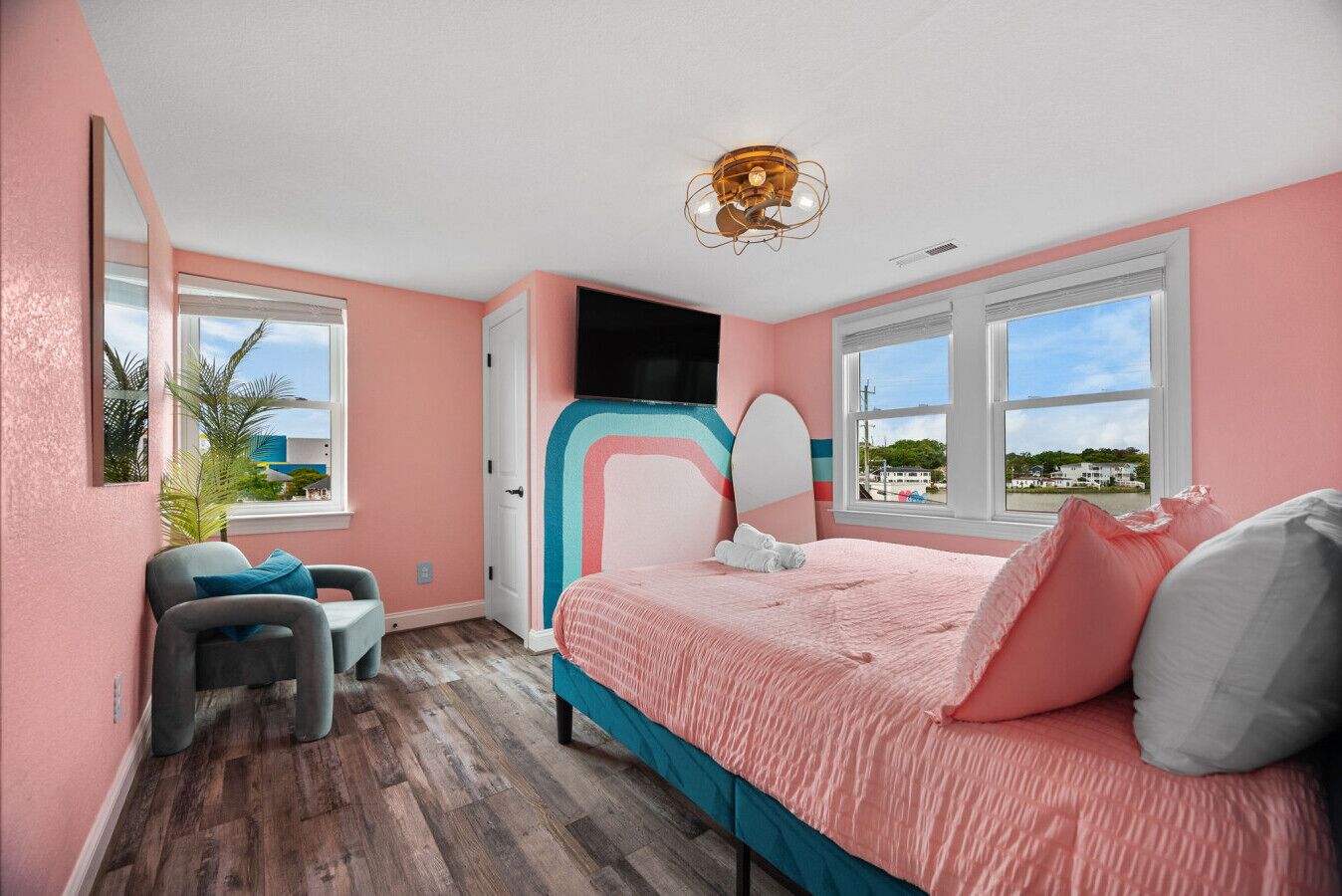 2 bedrooms, desk, free WiFi, bed sheets