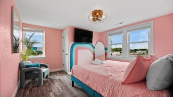2 bedrooms, desk, free WiFi, bed sheets