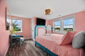 2 bedrooms, desk, free WiFi, bed sheets