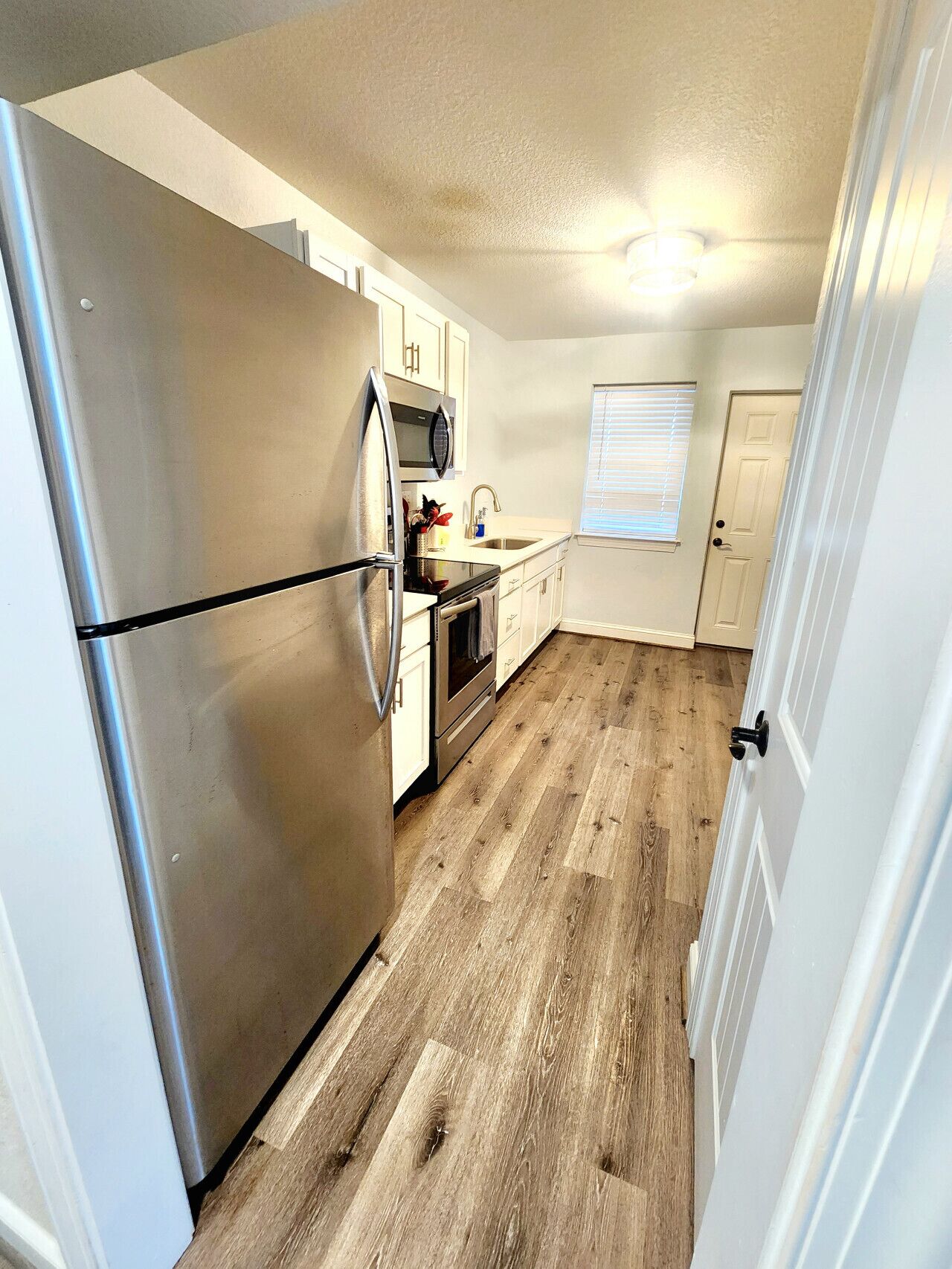 冰箱、微波炉、烤箱、炉灶