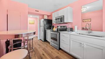 Coffee/tea maker, fridge, microwave, oven