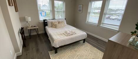 3 dormitoris, escriptori, wifi gratuïta i roba de llit