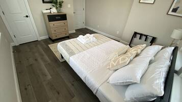 3 chambres, bureau, Wi-Fi gratuit, draps fournis