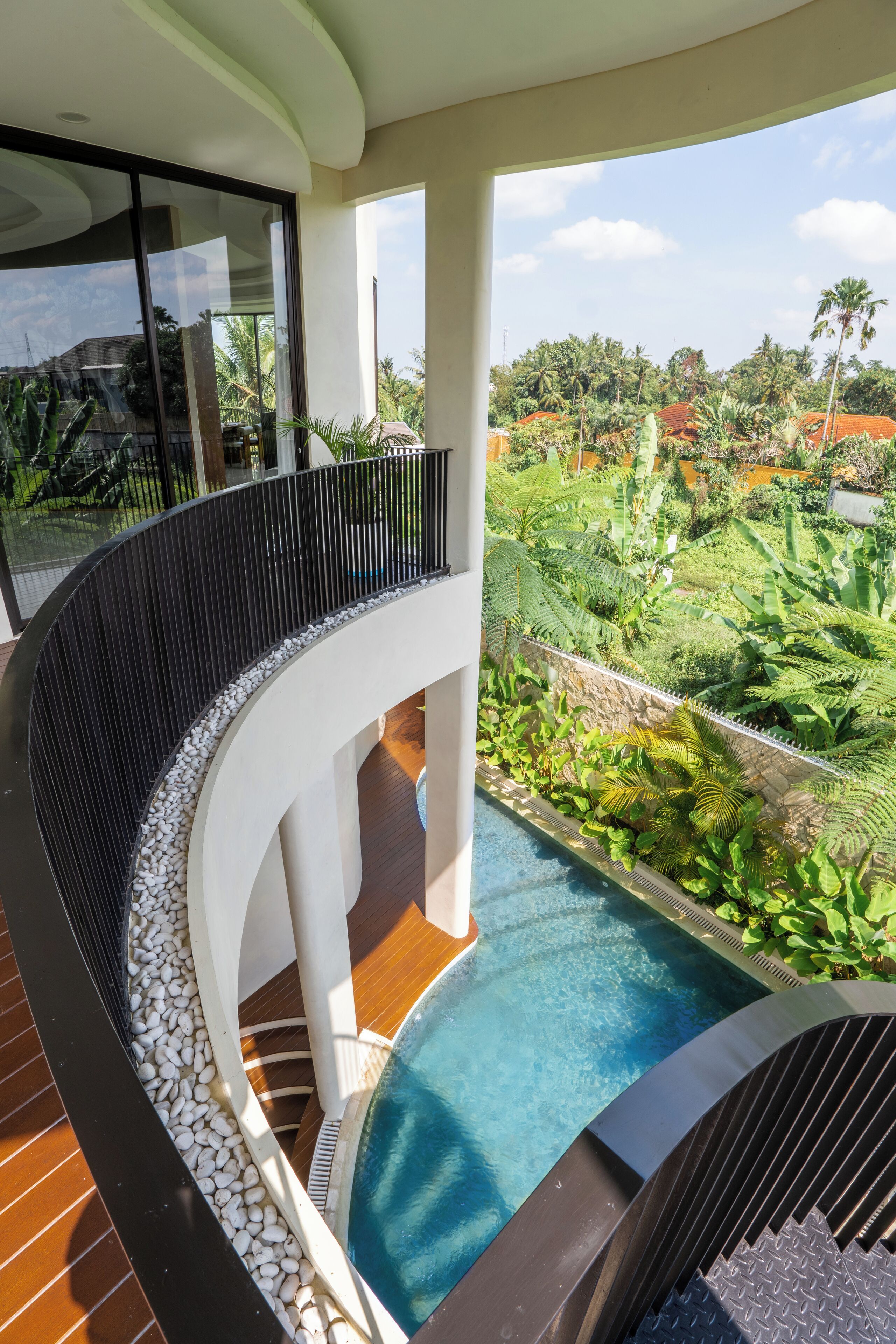 Outdoor pool, pool loungers