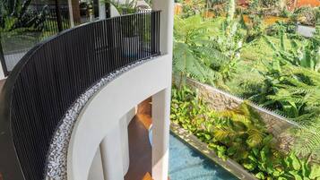 Outdoor pool, pool loungers